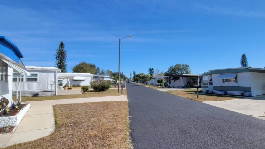 205 Rainbow Lane West a Dundee, FL Mobile or Manufactured Home for Sale
